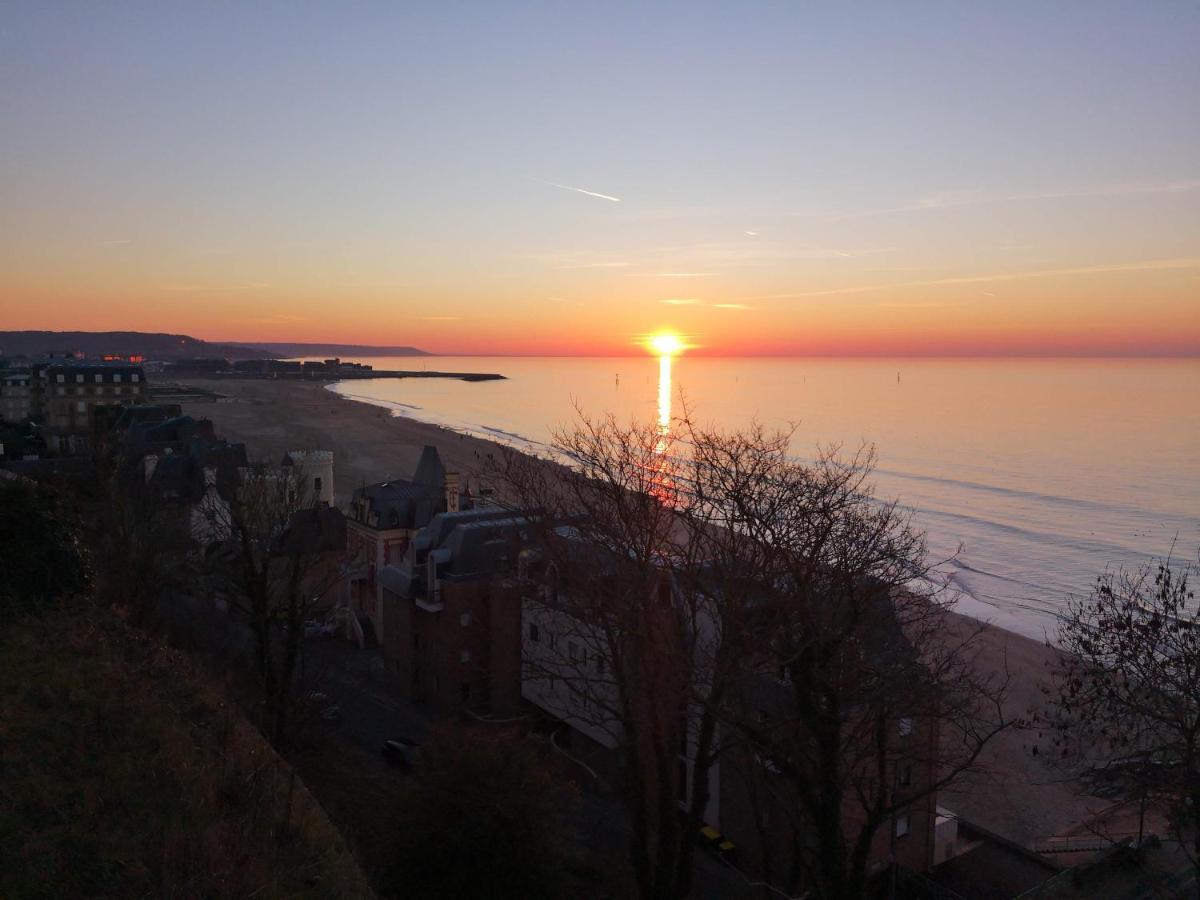 Du Cote De Chez Swann 1 Bed and Breakfast Trouville-sur-Mer Eksteriør billede